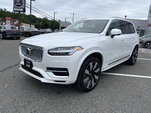 2024 Volvo XC90 Recharge Plug-In Hybrid Ultimate Bright Theme