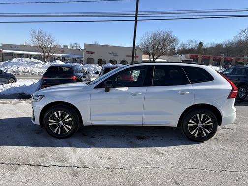 2025 Volvo XC60 Core