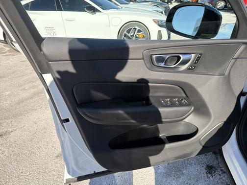 2025 Volvo XC60 Core