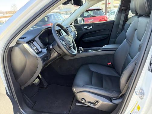 2025 Volvo XC60 Core