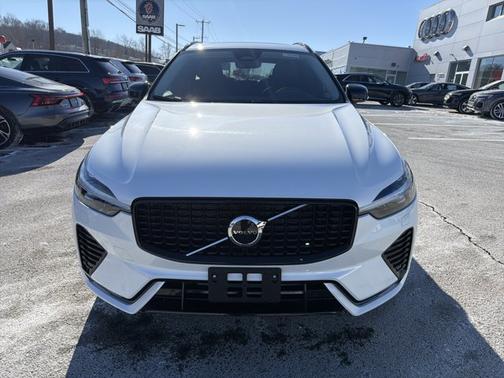 2025 Volvo XC60 Core