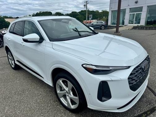2025 Audi Q5 Premium Plus