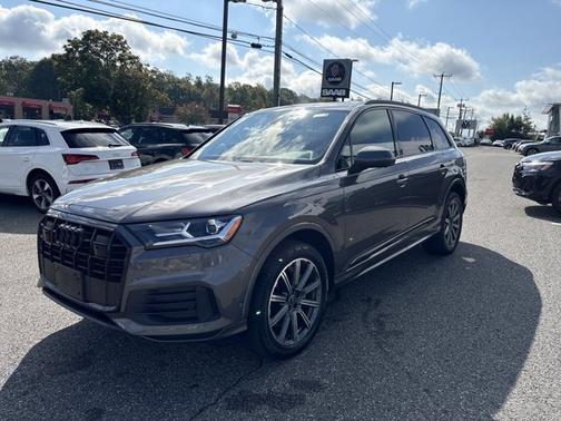 2022 Audi Q7 Premium Plus