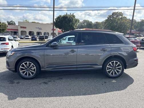 2022 Audi Q7 Premium Plus