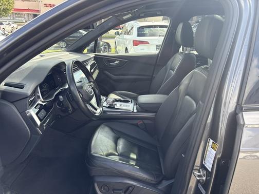 2022 Audi Q7 Premium Plus