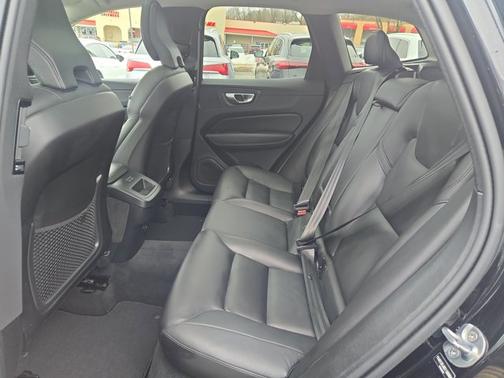 2025 Volvo XC60 Core