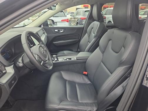 2025 Volvo XC60 Core