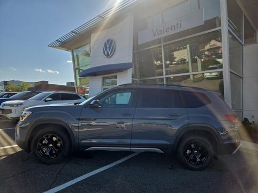 2025 Volkswagen Atlas 2.0T Peak Edition