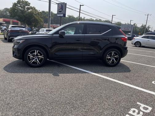 2025 Volvo XC40 Core Bright Theme