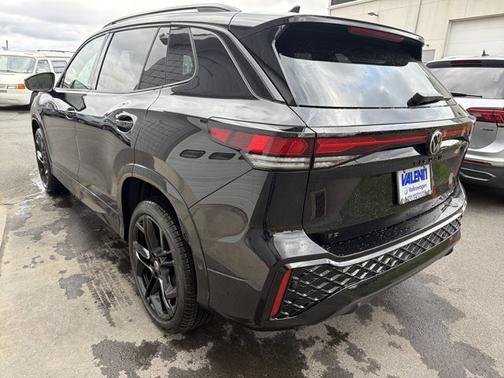 Deep Black Pearl 2026 Volkswagen Tiguan SE R-Line Black