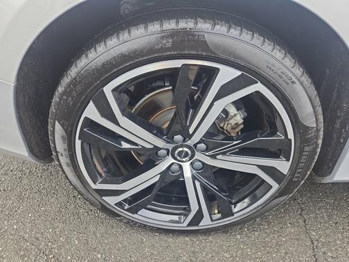 2024 Volvo S60 Plus Dark Theme