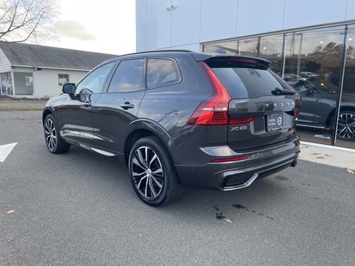 2025 Volvo XC60 Plus