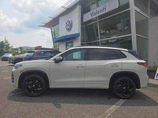 2025 Volkswagen Tiguan SE R-Line Black