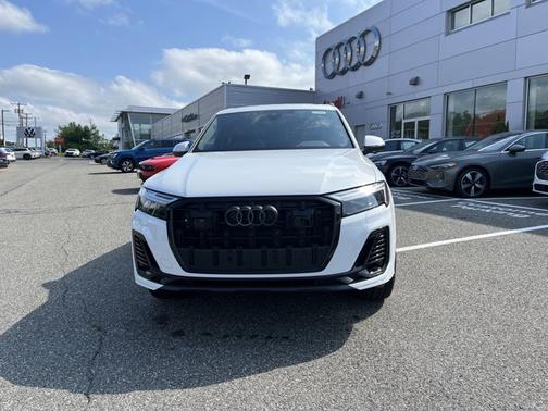 2025 Audi Q7 Premium Plus