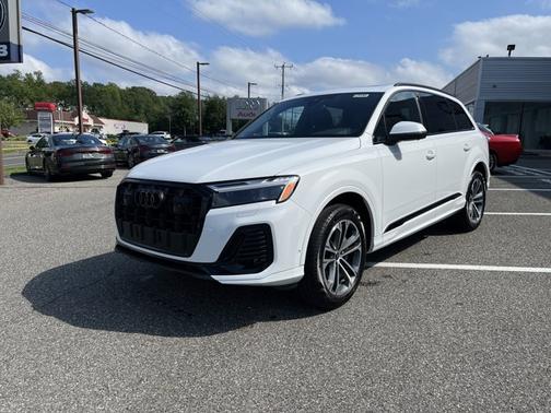 2025 Audi Q7 Premium Plus