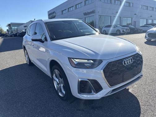 2022 Audi Q5 S line Premium Plus