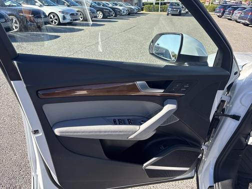 2022 Audi Q5 S line Premium Plus