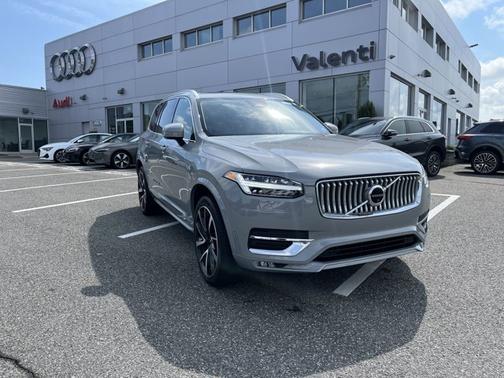 2024 Volvo XC90 Plus Bright Theme