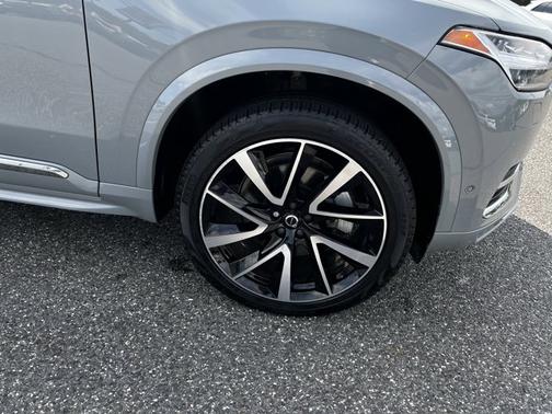 2024 Volvo XC90 Plus Bright Theme