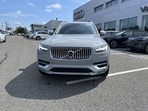 2024 Volvo XC90 Plus Bright Theme