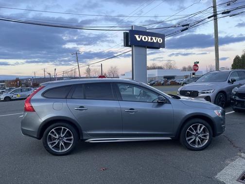 2018 Volvo V60 Cross Country T5