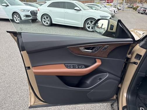 2025 Audi Q8 Premium