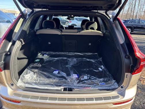 2026 Volvo XC60 Plus