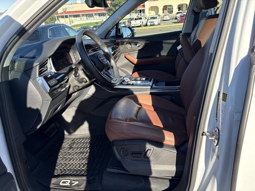 2022 Audi Q7 Premium
