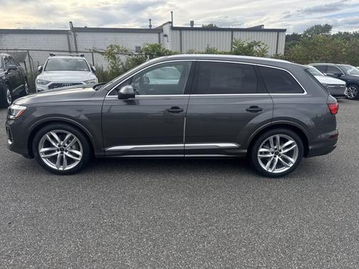 2025 Audi Q7 Premium Plus