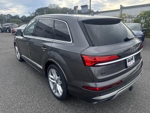 2025 Audi Q7 Premium Plus