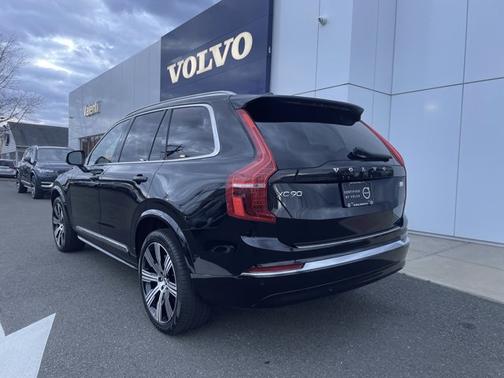 2023 Volvo XC90 Recharge Plug-In Hybrid Ultimate Bright Theme