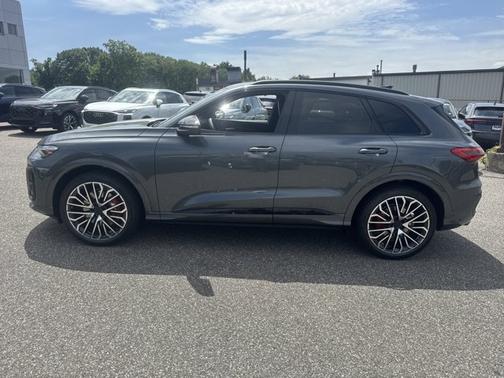Daytona Gray Metallic 2026 Audi SQ5 Premium Plus