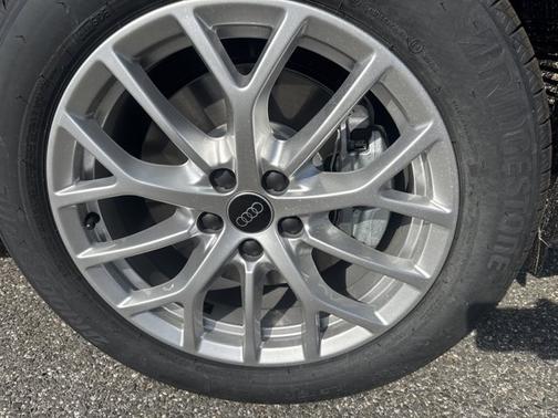 Sage Green Metallic 2026 Audi Q3 S line