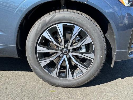 2025 Volvo XC60 Core