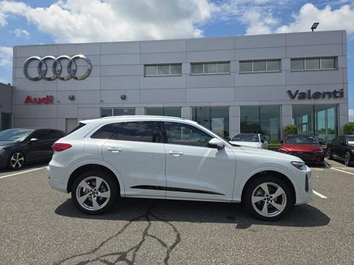 GLACIER WHITE 2025 Audi Q5 Premium Plus
