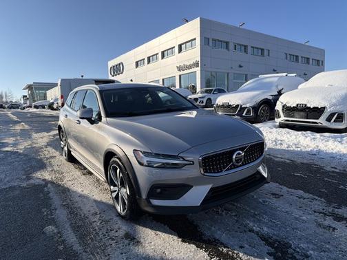 2025 Volvo V60 Cross Country Plus
