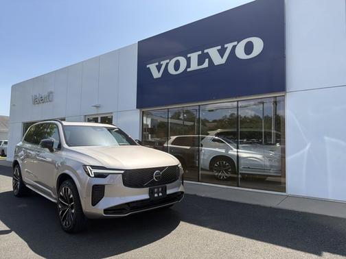 Bright Dusk Metallic 2026 Volvo XC90 Ultra Dark Theme