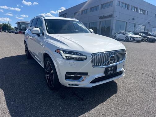 CRYSTAL WHITE M 2024 Volvo XC90 Plus Bright Theme
