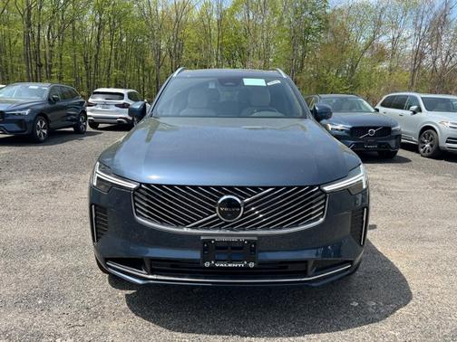 2025 Volvo XC90 Plug-In Hybrid Plus