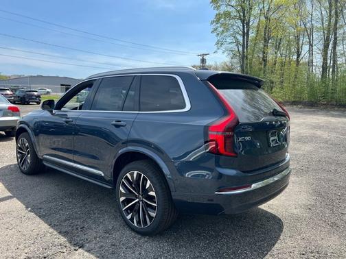 2025 Volvo XC90 Plug-In Hybrid Plus