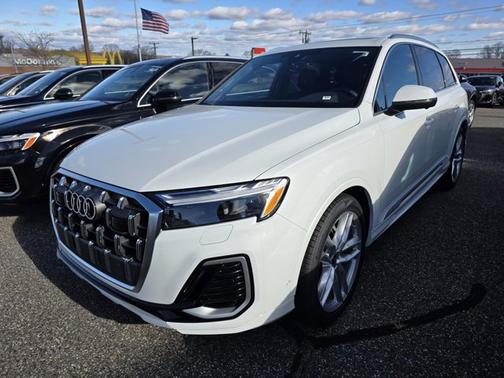 2025 Audi Q7 Premium Plus