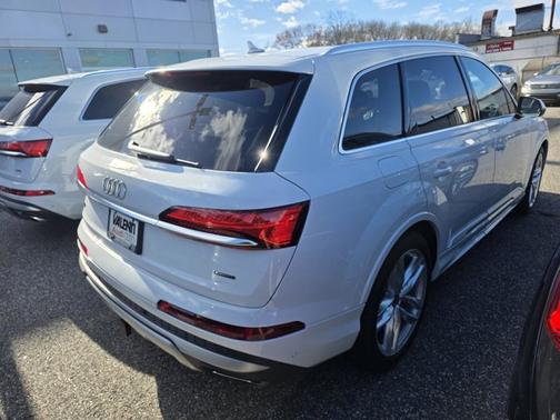 2025 Audi Q7 Premium Plus