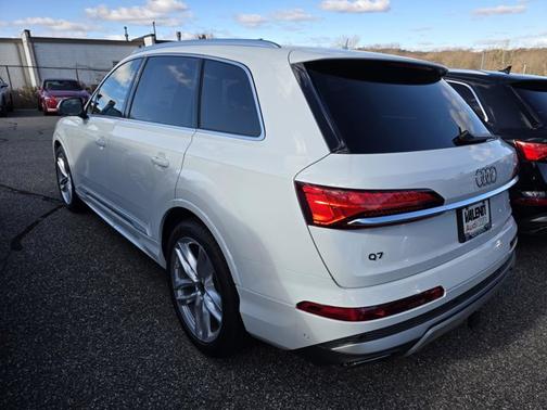 2025 Audi Q7 Premium Plus