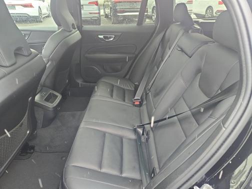 2025 Volvo V60 Cross Country Plus