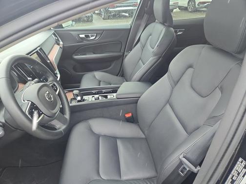 2025 Volvo V60 Cross Country Plus