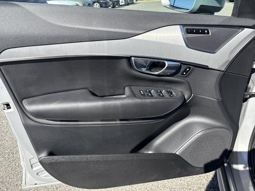 2025 Volvo XC90 Core