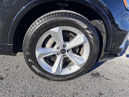 2022 Audi Q7 Premium Plus