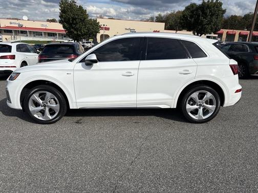 2023 Audi Q5 S line Premium Plus