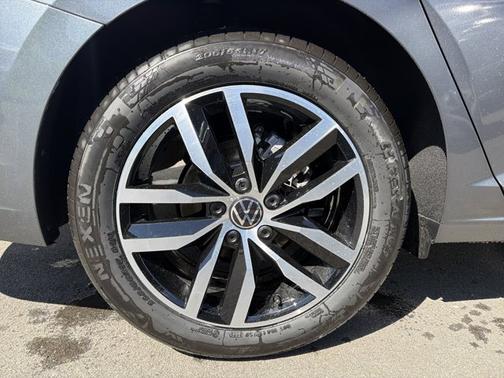 Platinum Gray Metallic 2026 Volkswagen Jetta SE