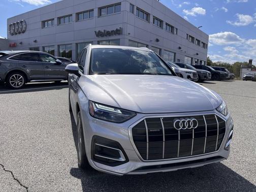 2023 Audi Q5 Premium Plus